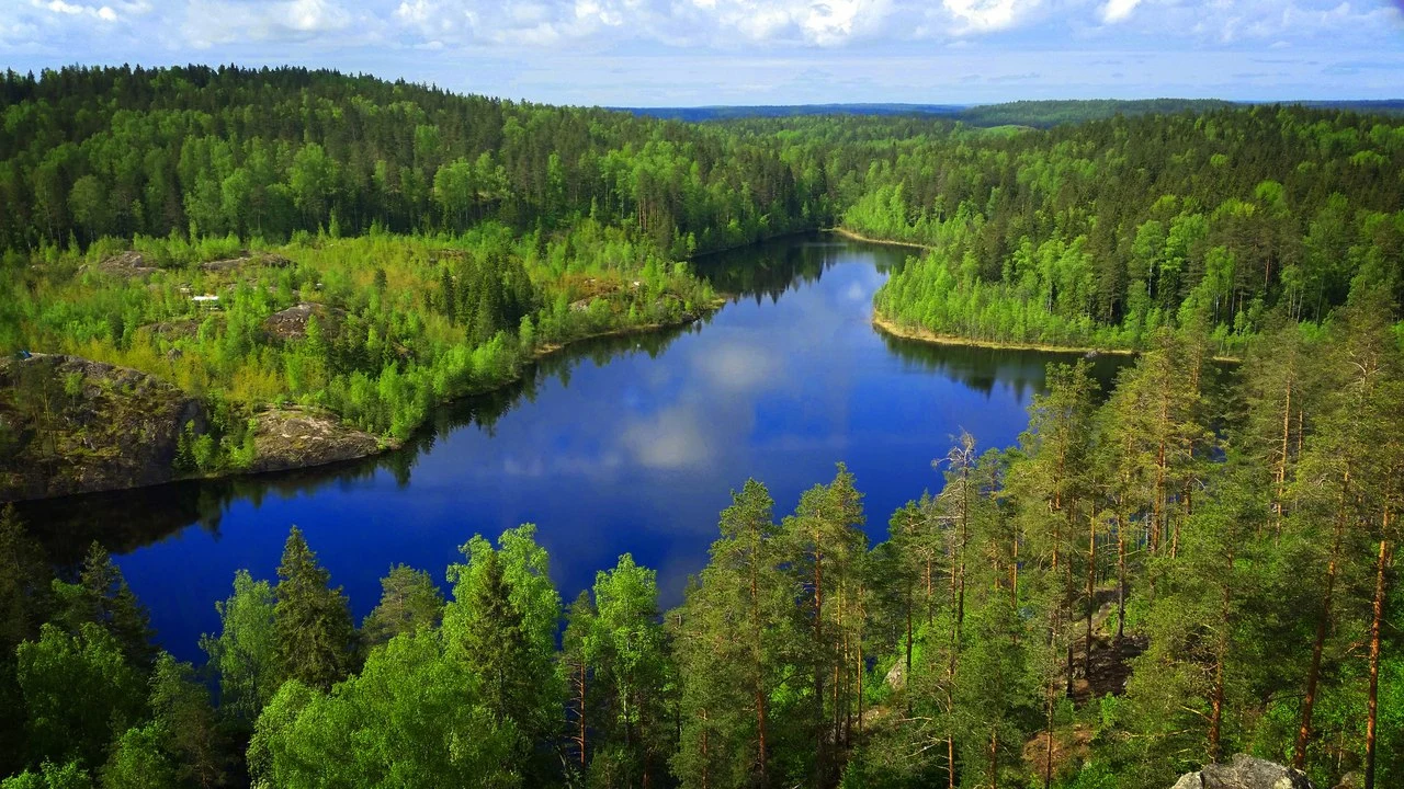 Треугольное озеро