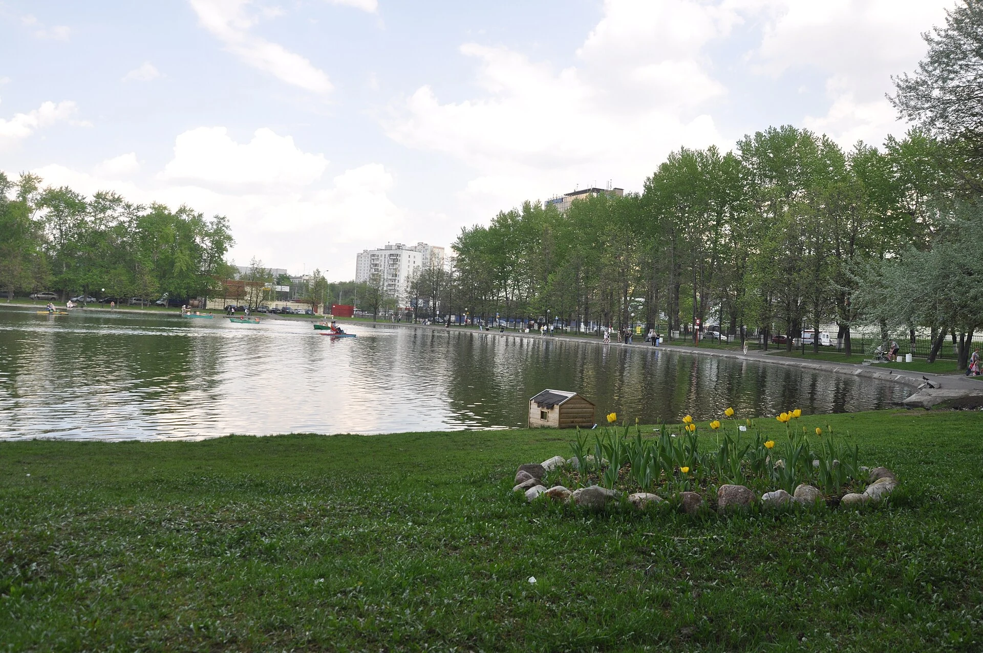 Пруд Бекет. Вид на Загородное шоссе
