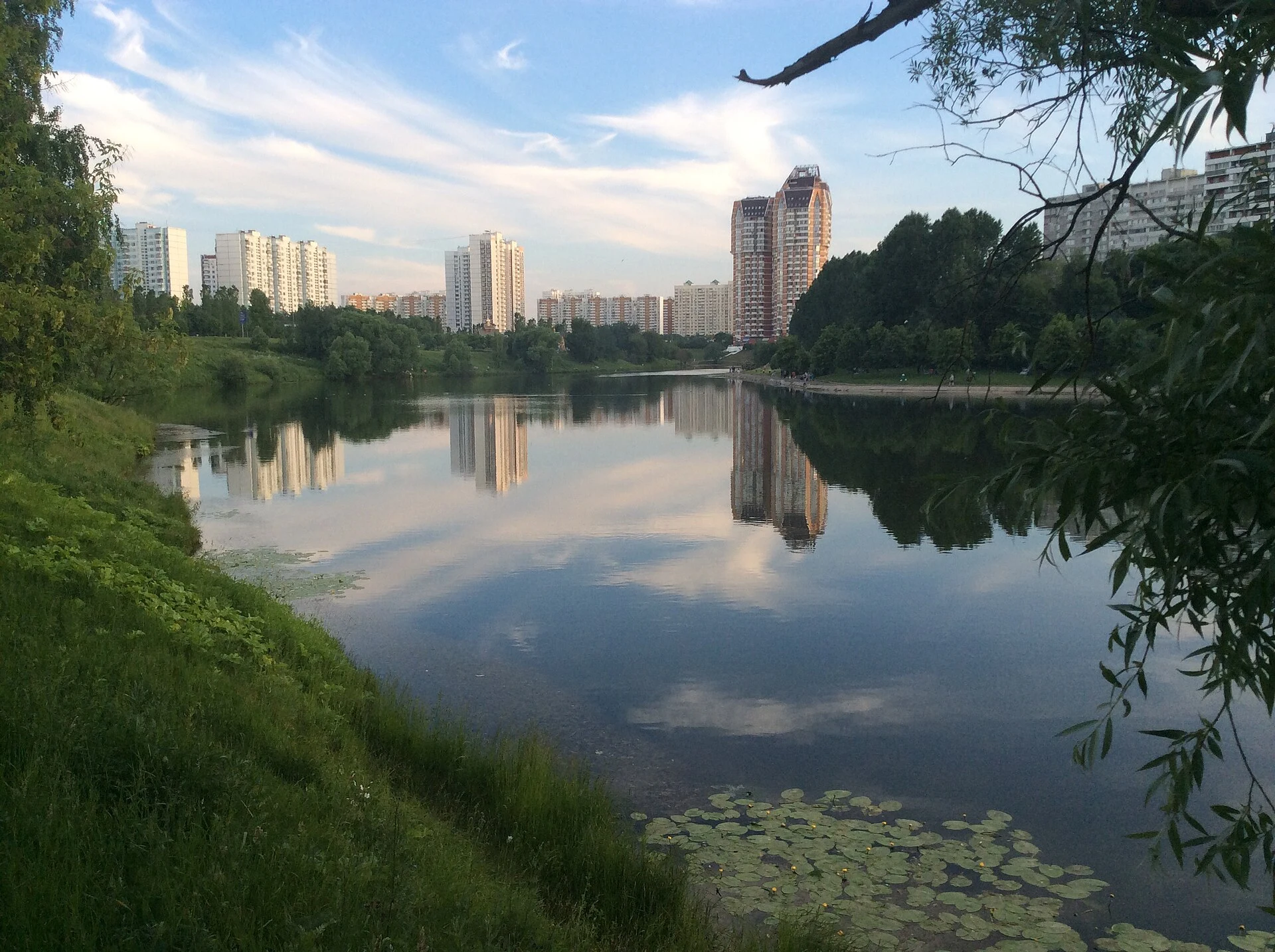 Большой Очаковский пруд. Вид на южный конец.