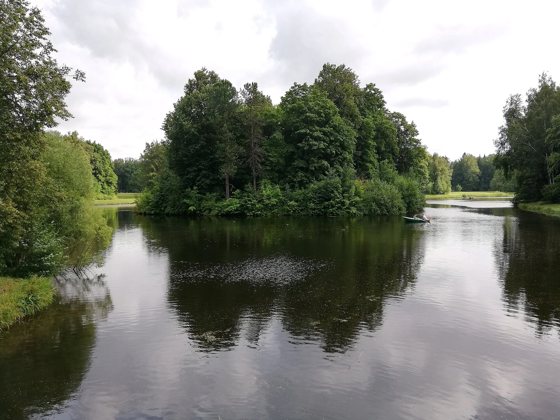 Rosovopavilionny Central Pond: Pavlovsky Park. Pavlovsk, Pushkinsky district, St. Petersburg.