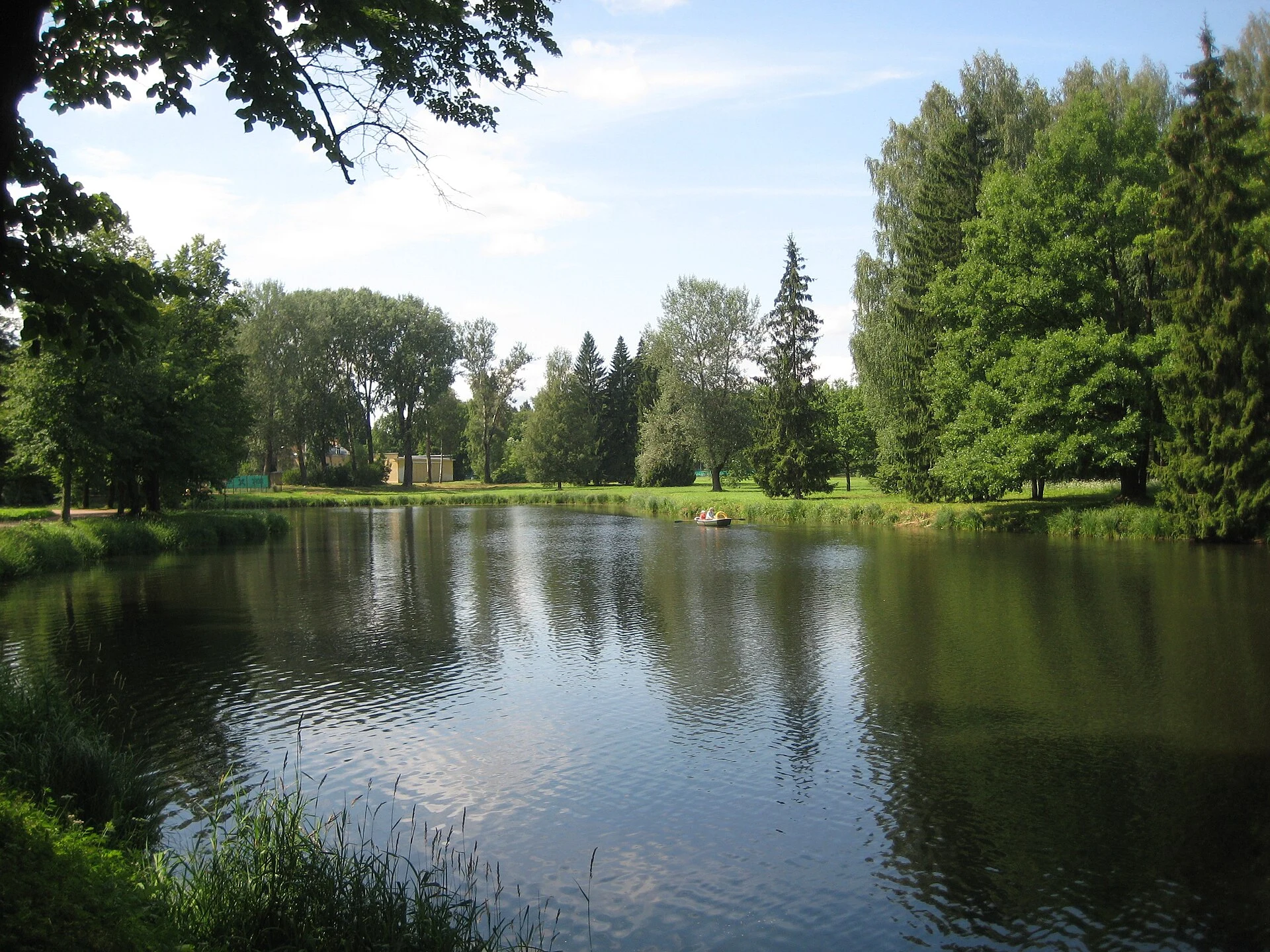 Vokzalny pond: Pavlovsky park. Pavlovsk, Pushkinsky district, St. Petersburg.